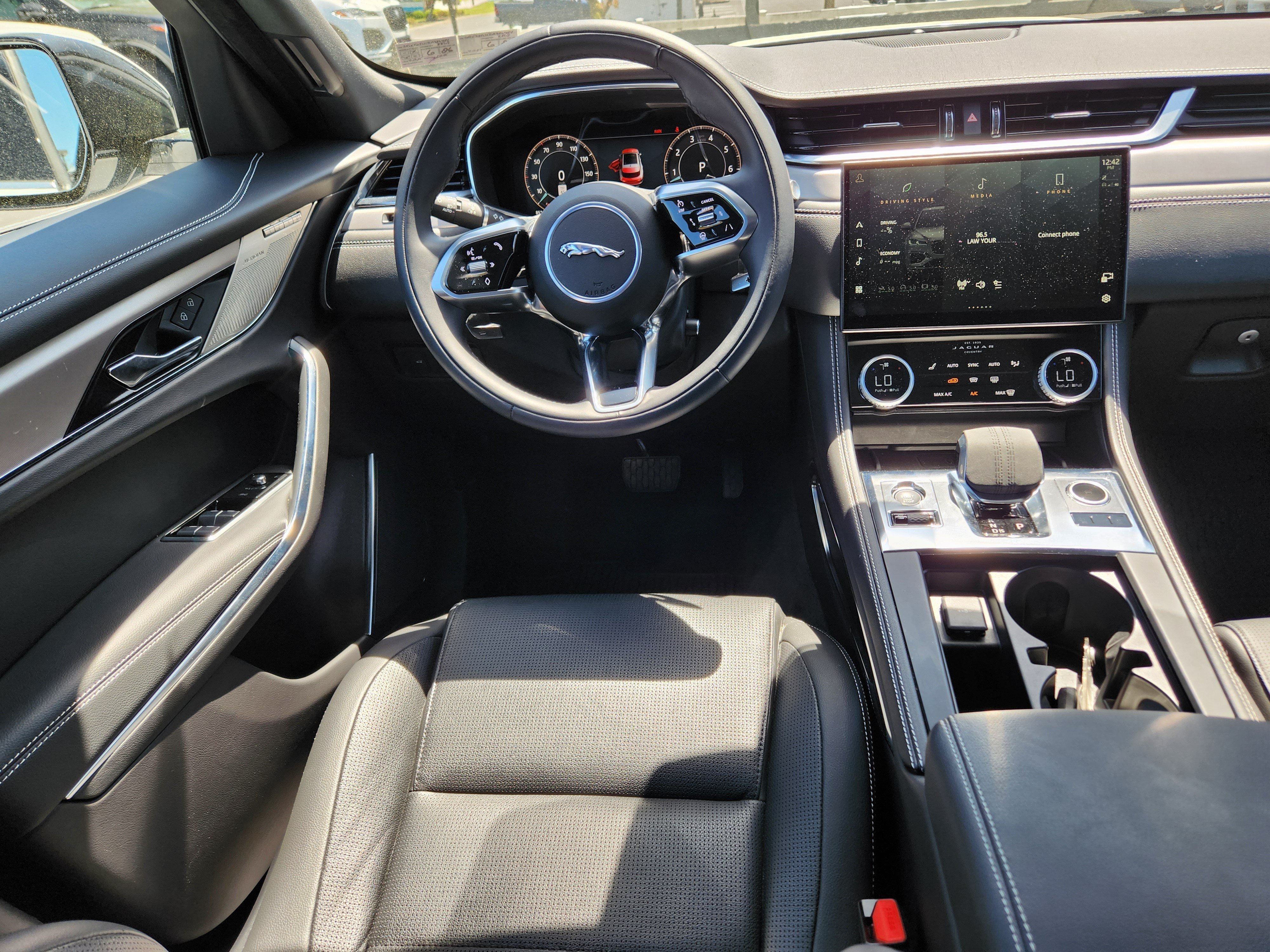 Certified 2024 Jaguar F-PACE R-Dynamic S AWD/4WD image 13
