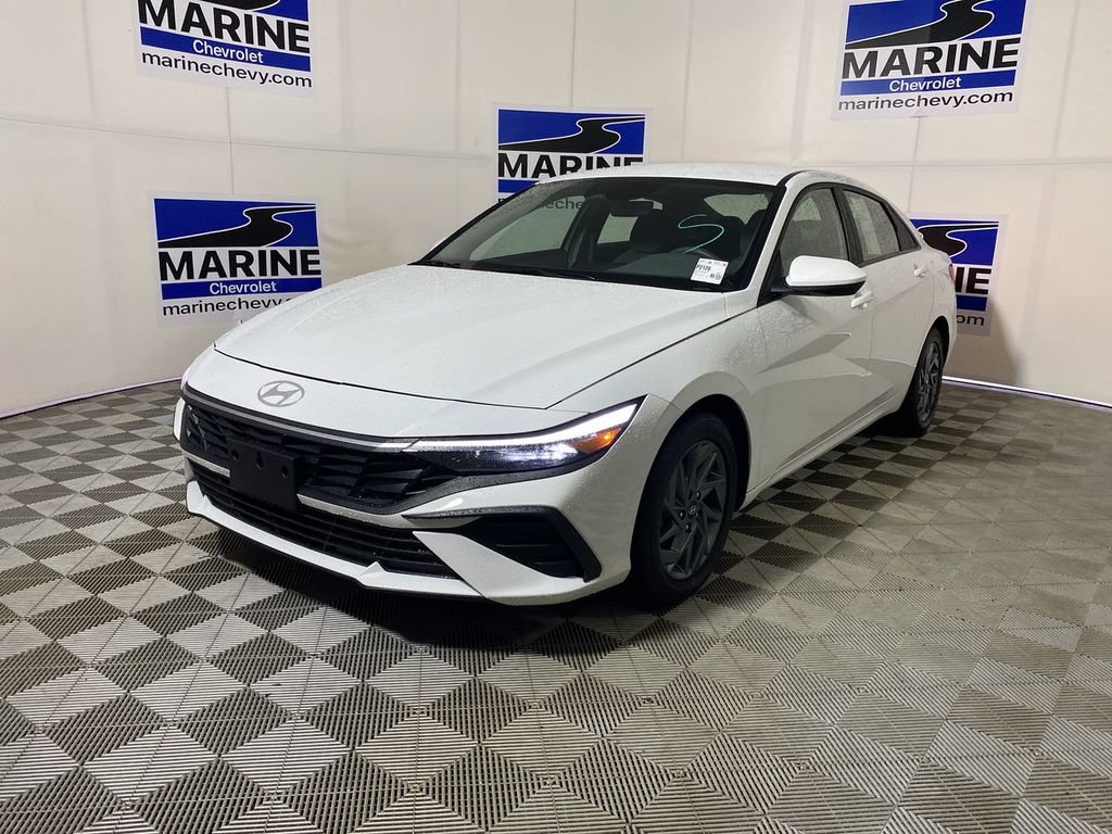 Used 2024 Hyundai Elantra Blue FWD image 14