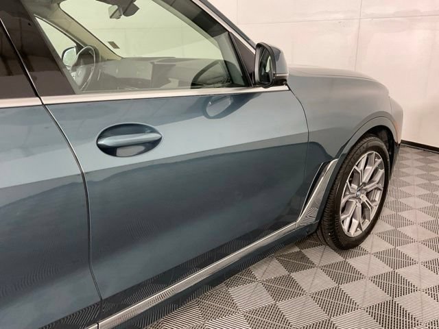 Used 2024 BMW X7 xDrive40i w/ Premium Package AWD/4WD image 8