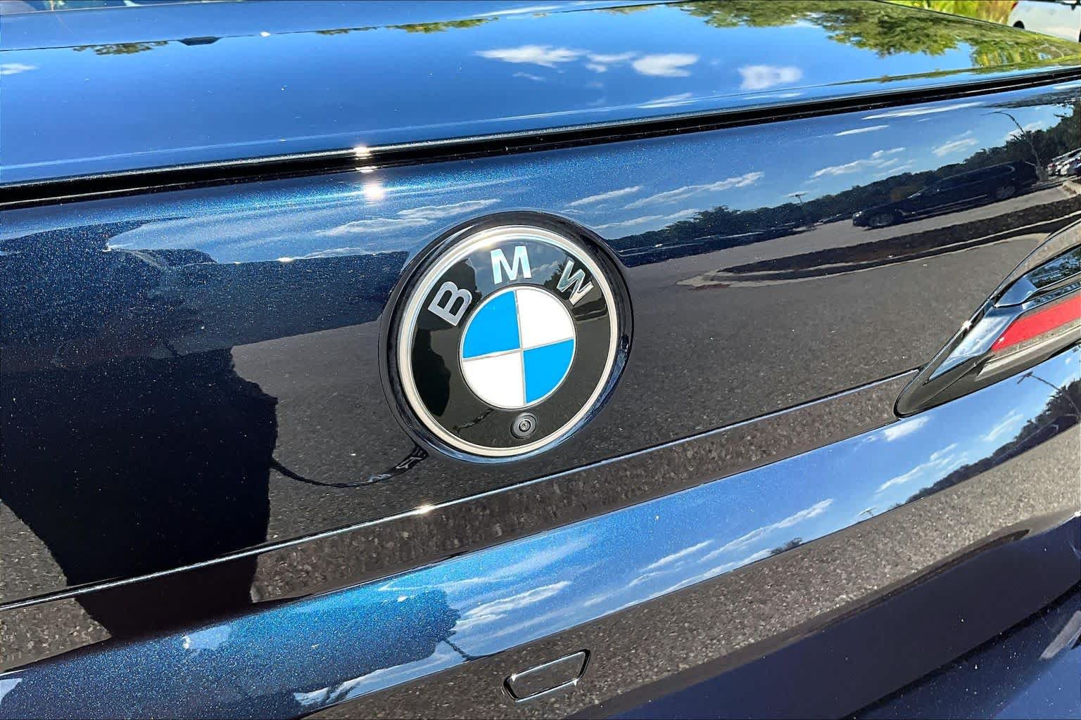Used 2025 BMW 740i w/ Premium Package RWD image 9