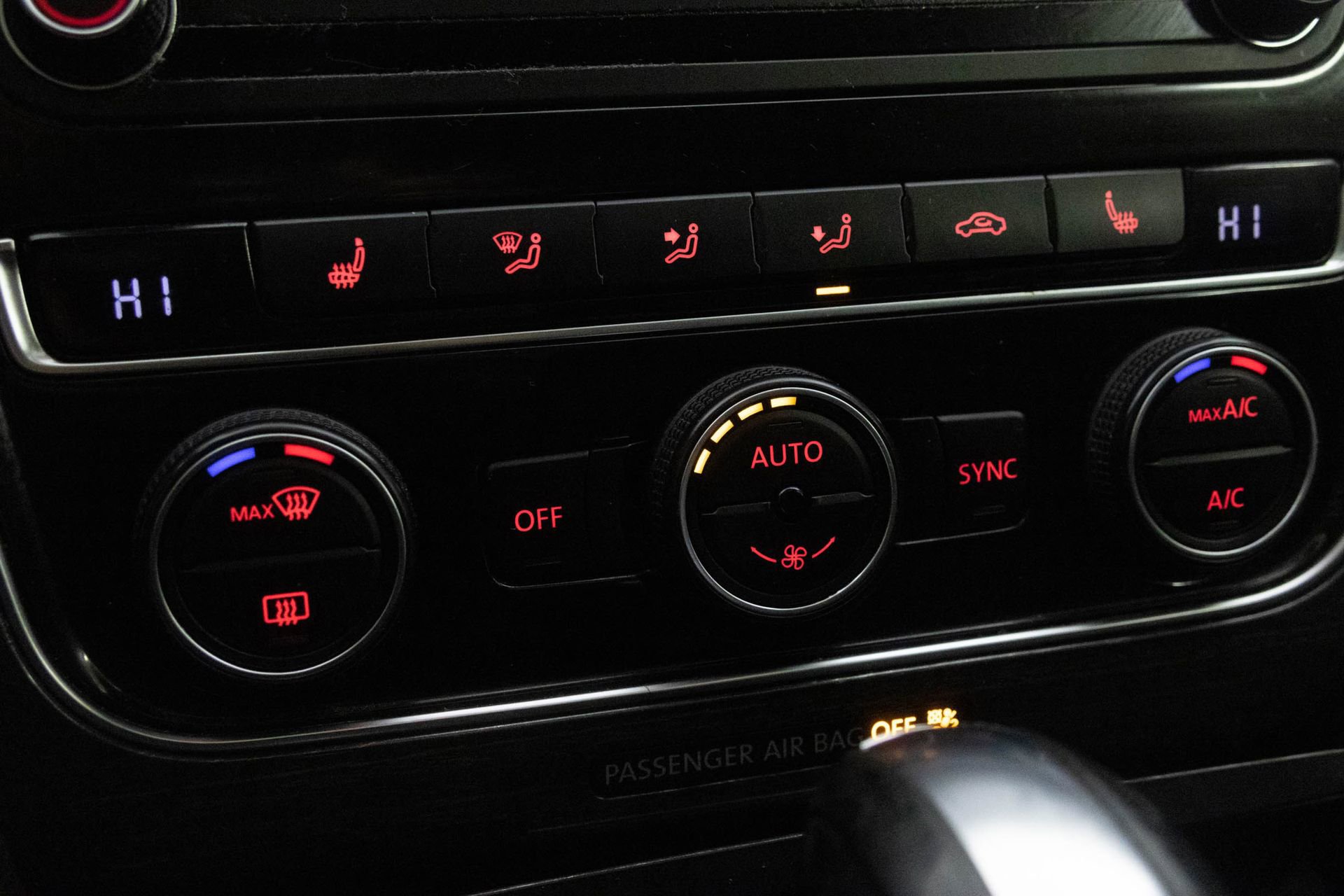 Used 2018 Volkswagen Passat 2.0T SE w/ SE Lighting Package image 25