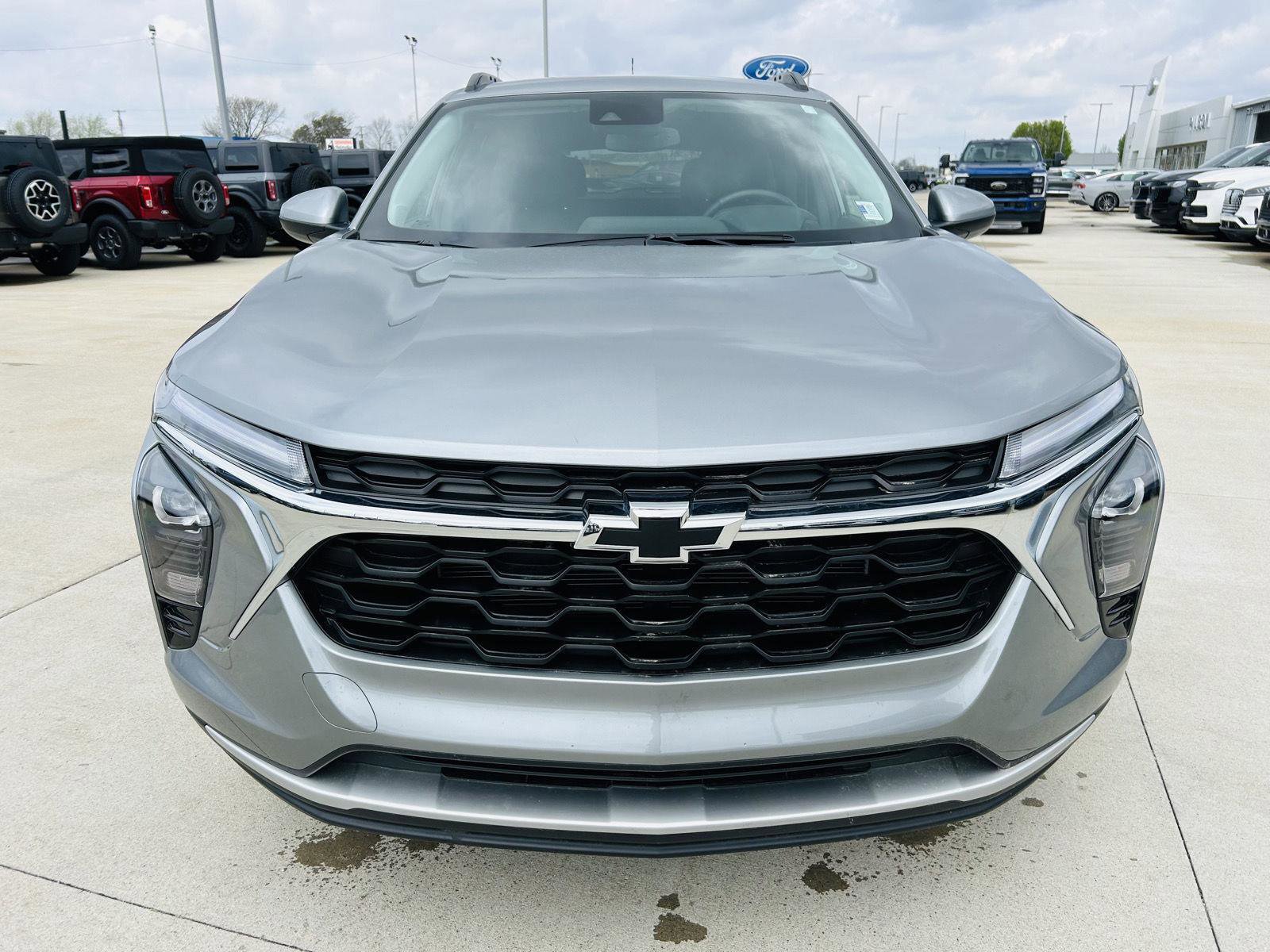 Used 2025 Chevrolet Trax LT w/ Driver Confidence Package image 32