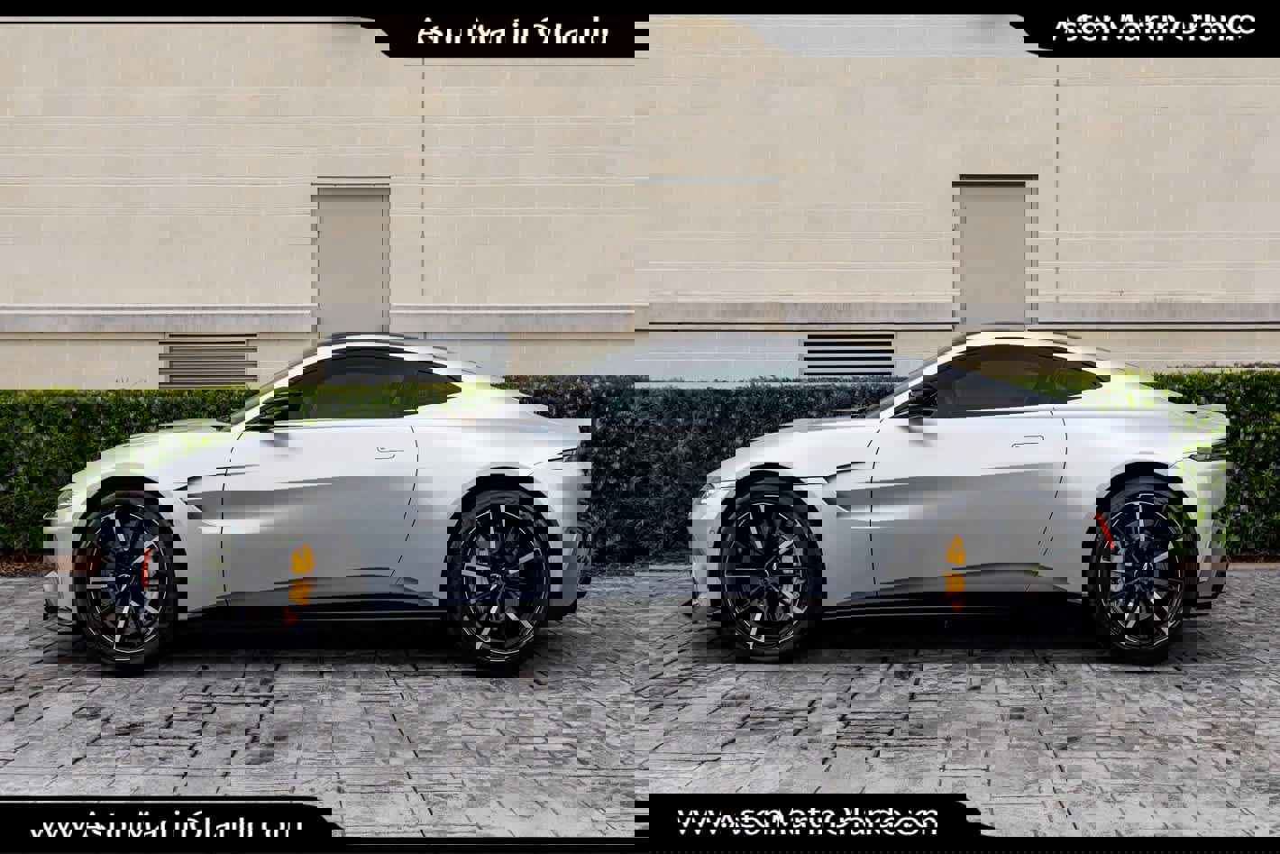 Used 2022 Aston Martin V8 Vantage Coupe image 34