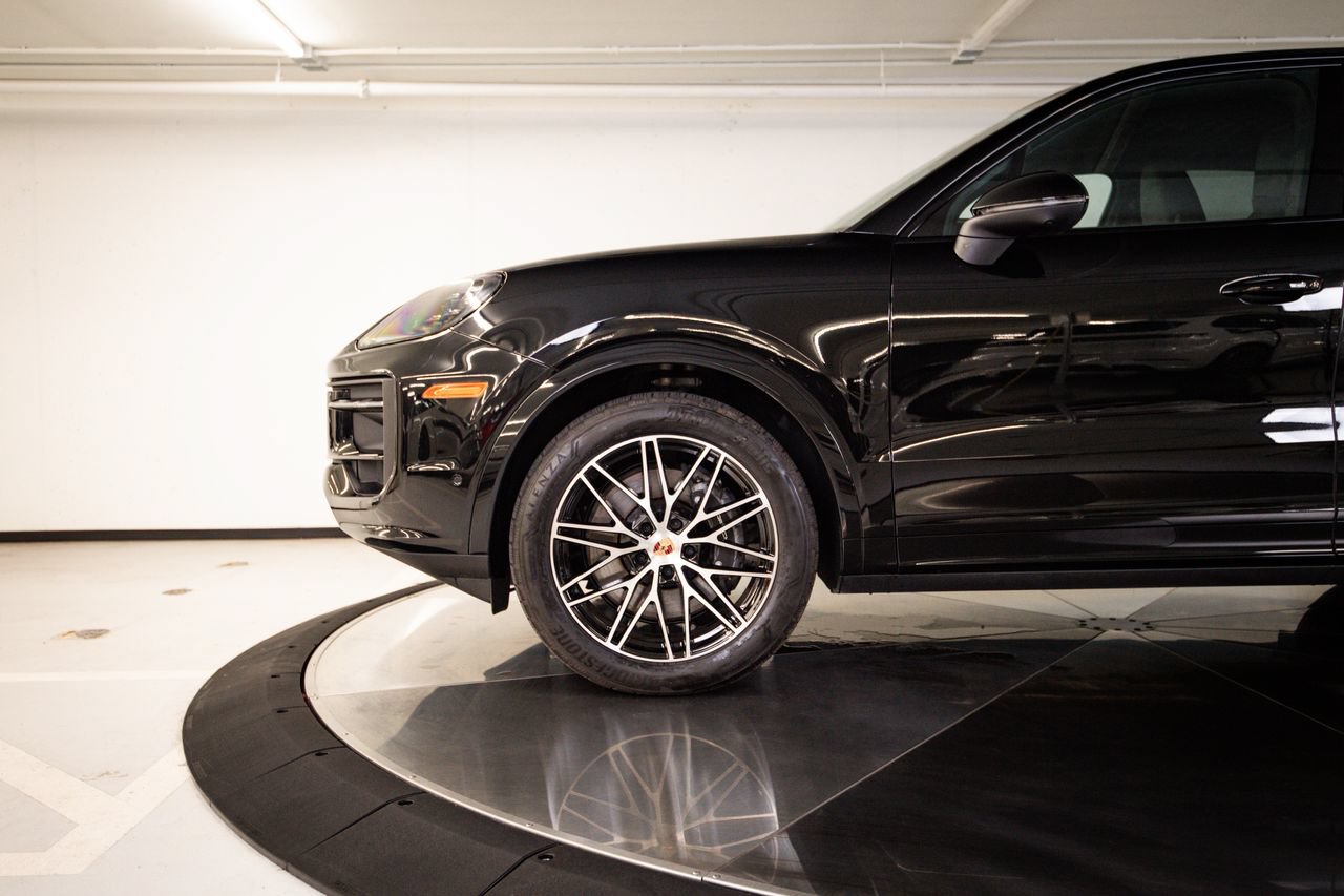 Certified 2026 Porsche Cayenne AWD/4WD image 11
