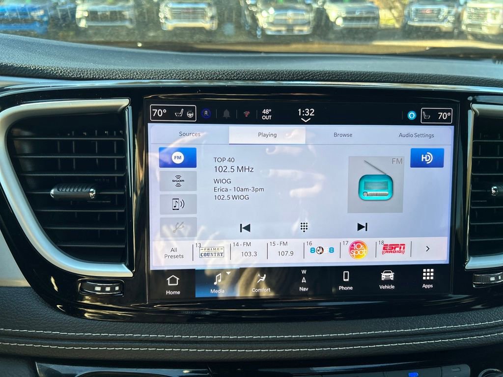 Used 2025 Chrysler Pacifica Limited image 26