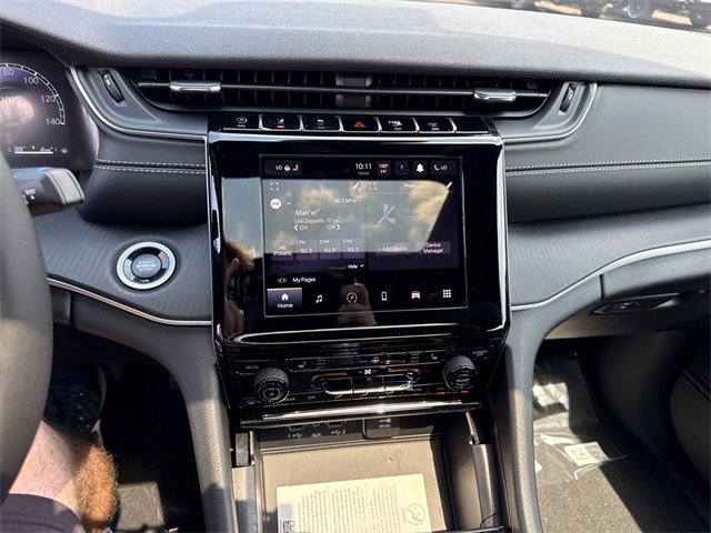 New 2025 Jeep Grand Cherokee L Altitude image 21