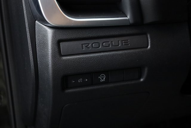 Used 2023 Nissan Rogue S image 13