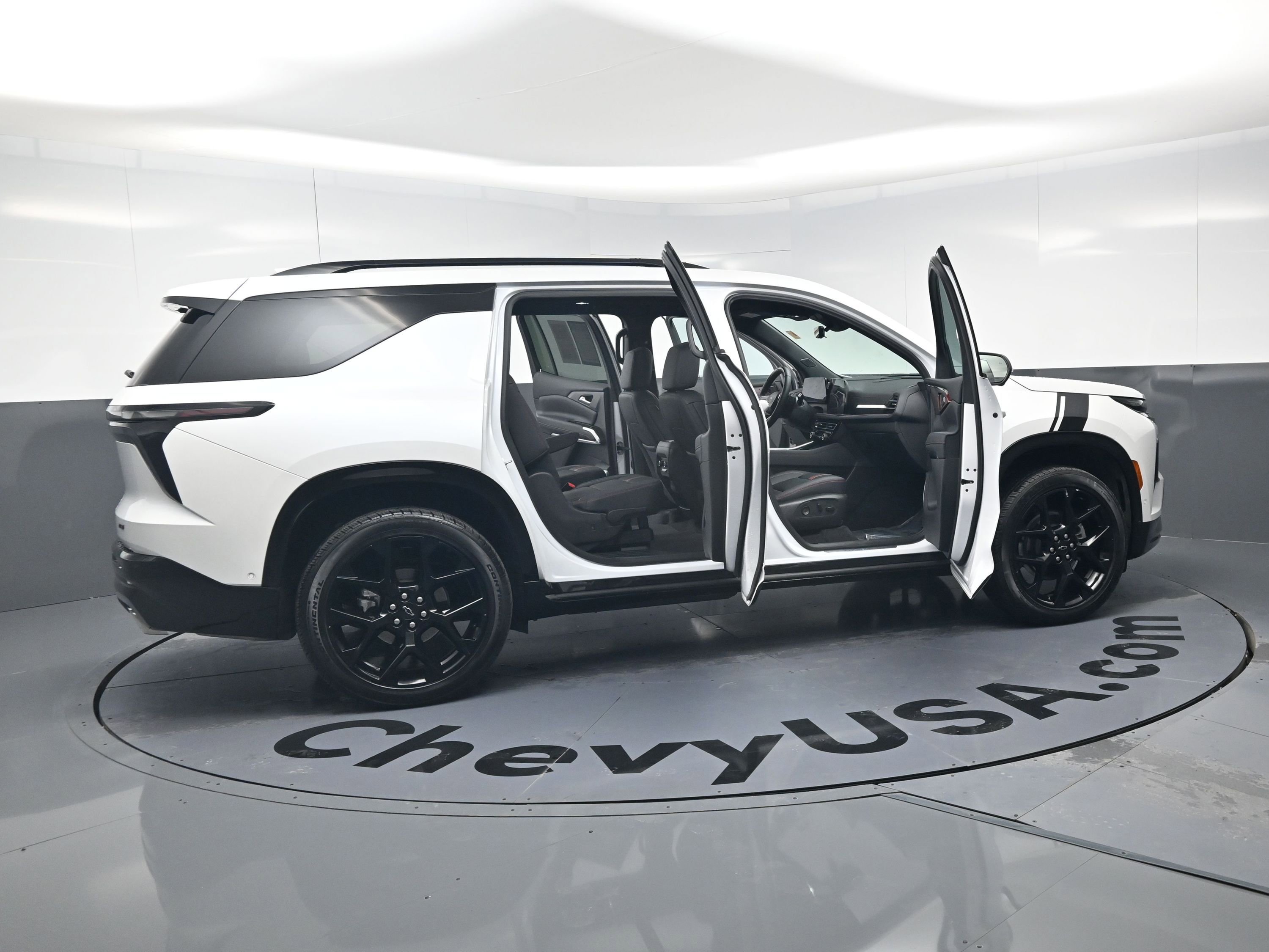 Used 2025 Chevrolet Traverse RS image 26