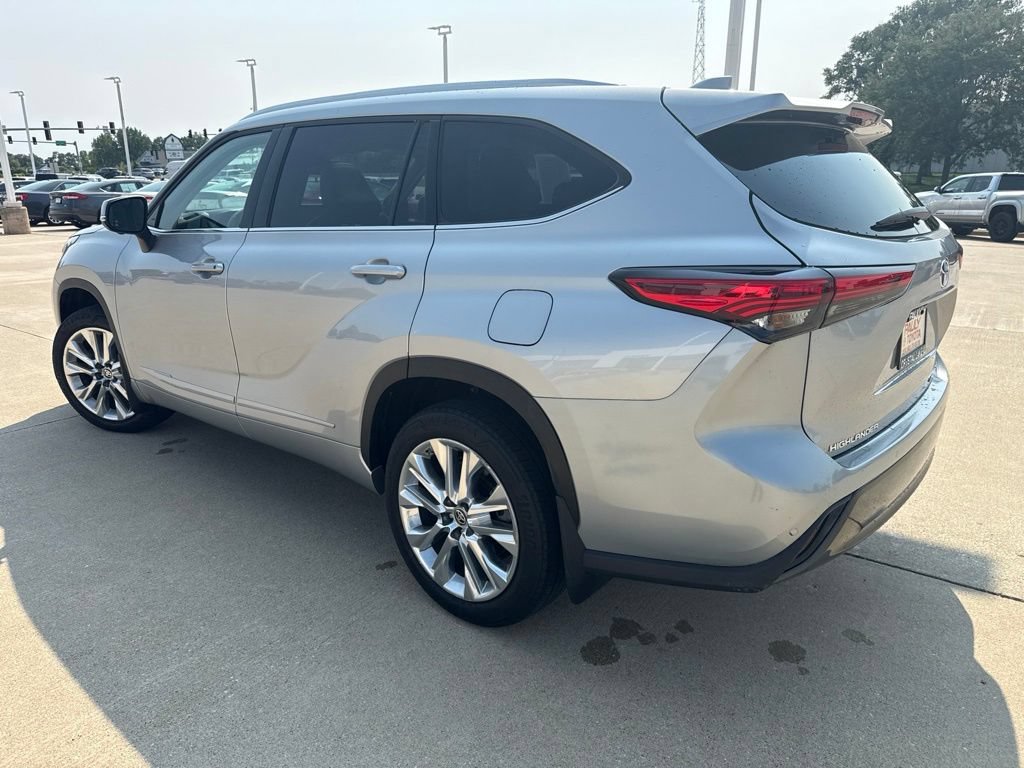 Used 2023 Toyota Highlander Limited AWD/4WD image 5