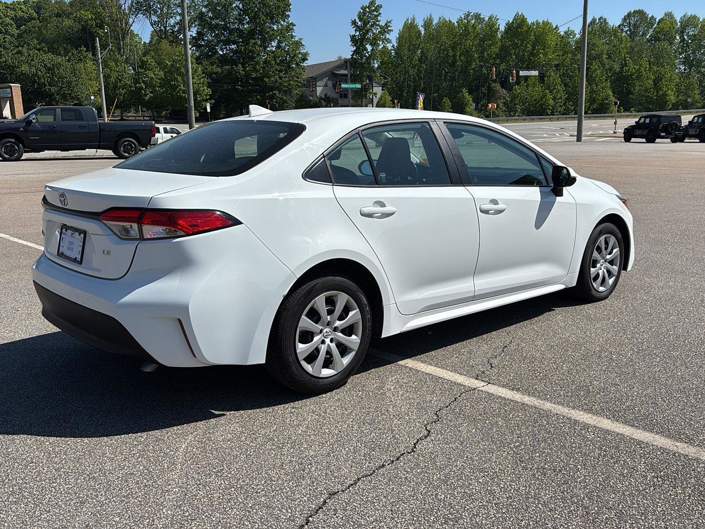 Used 2023 Toyota Corolla LE FWD image 3