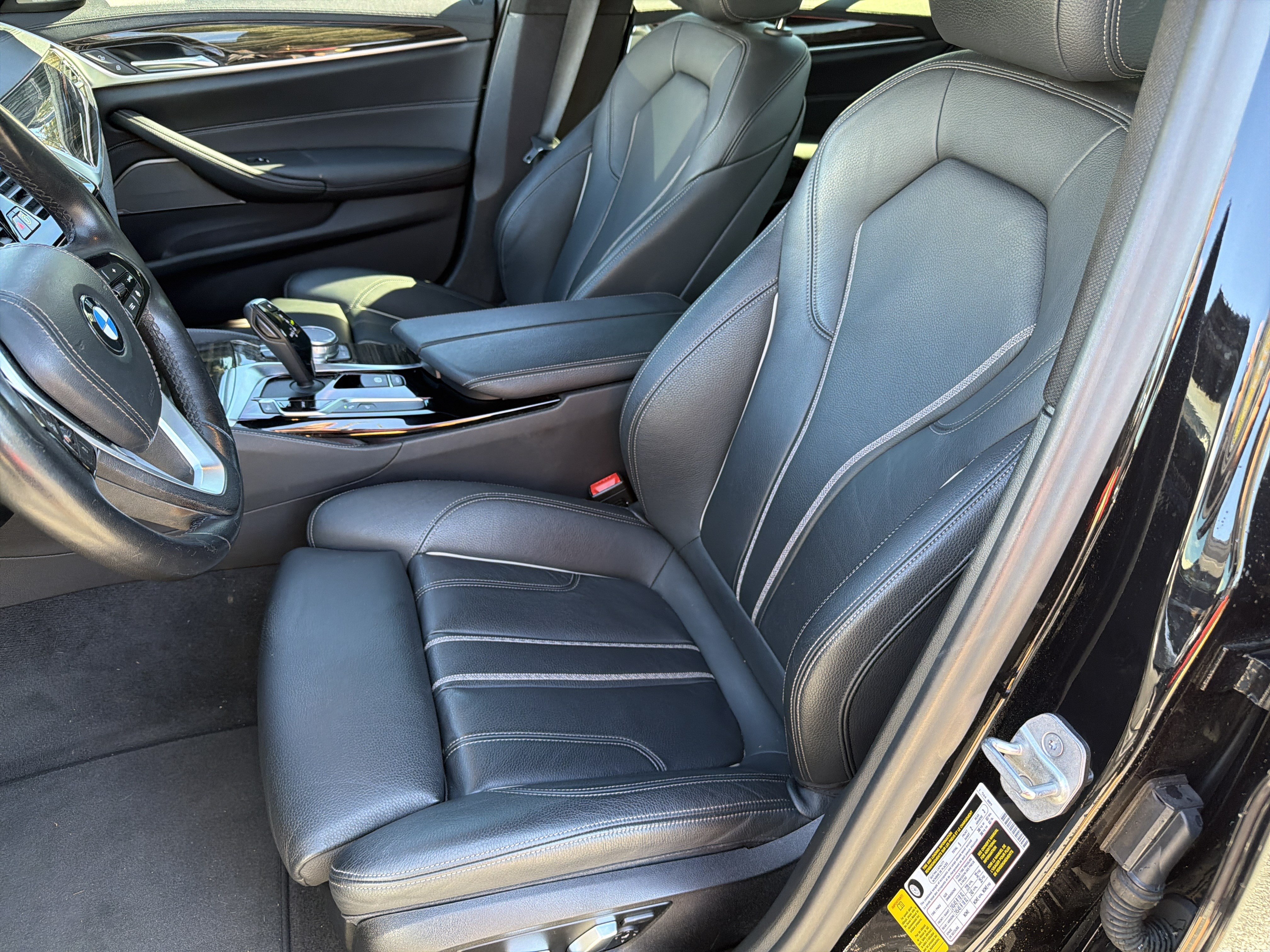 Used 2020 BMW 530i w/ Premium Package RWD image 17