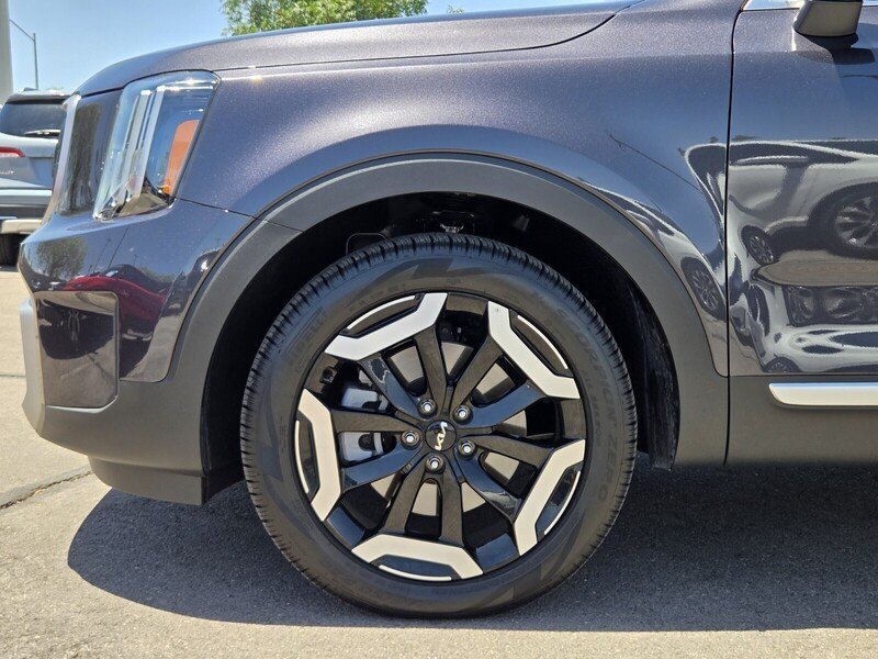 Certified 2025 Kia Telluride EX w/ EX Captain's Chair Package FWD image 10