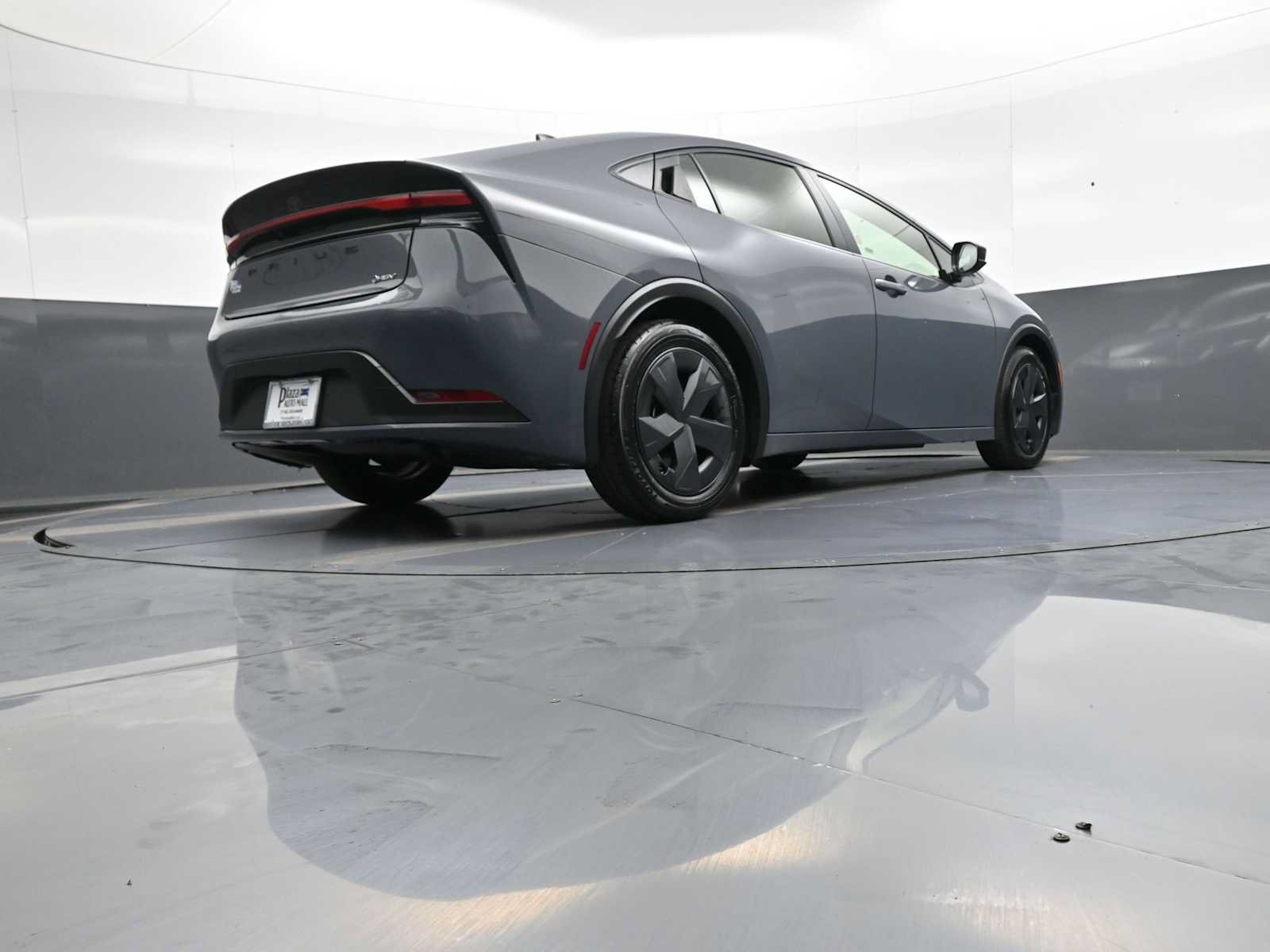 Certified 2025 Toyota Prius LE FWD image 29