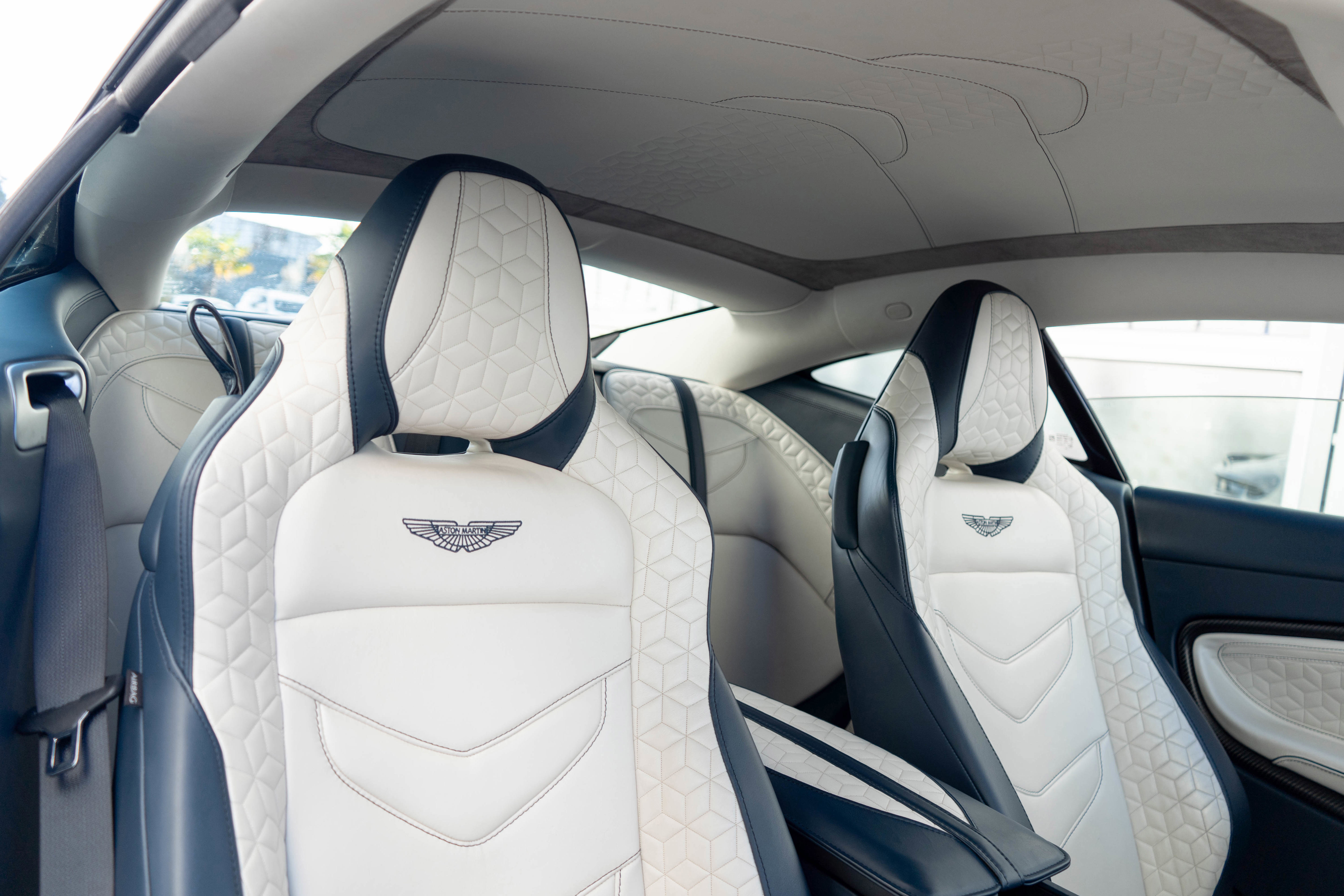 Used 2019 Aston Martin DBS Superleggera image 31