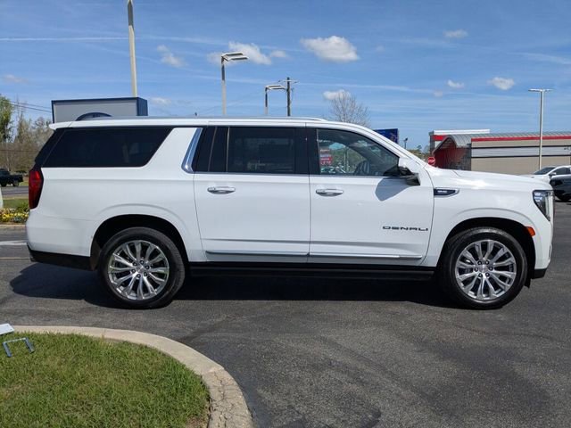 Used 2022 GMC Yukon XL Denali w/ Denali Premium Package image 7