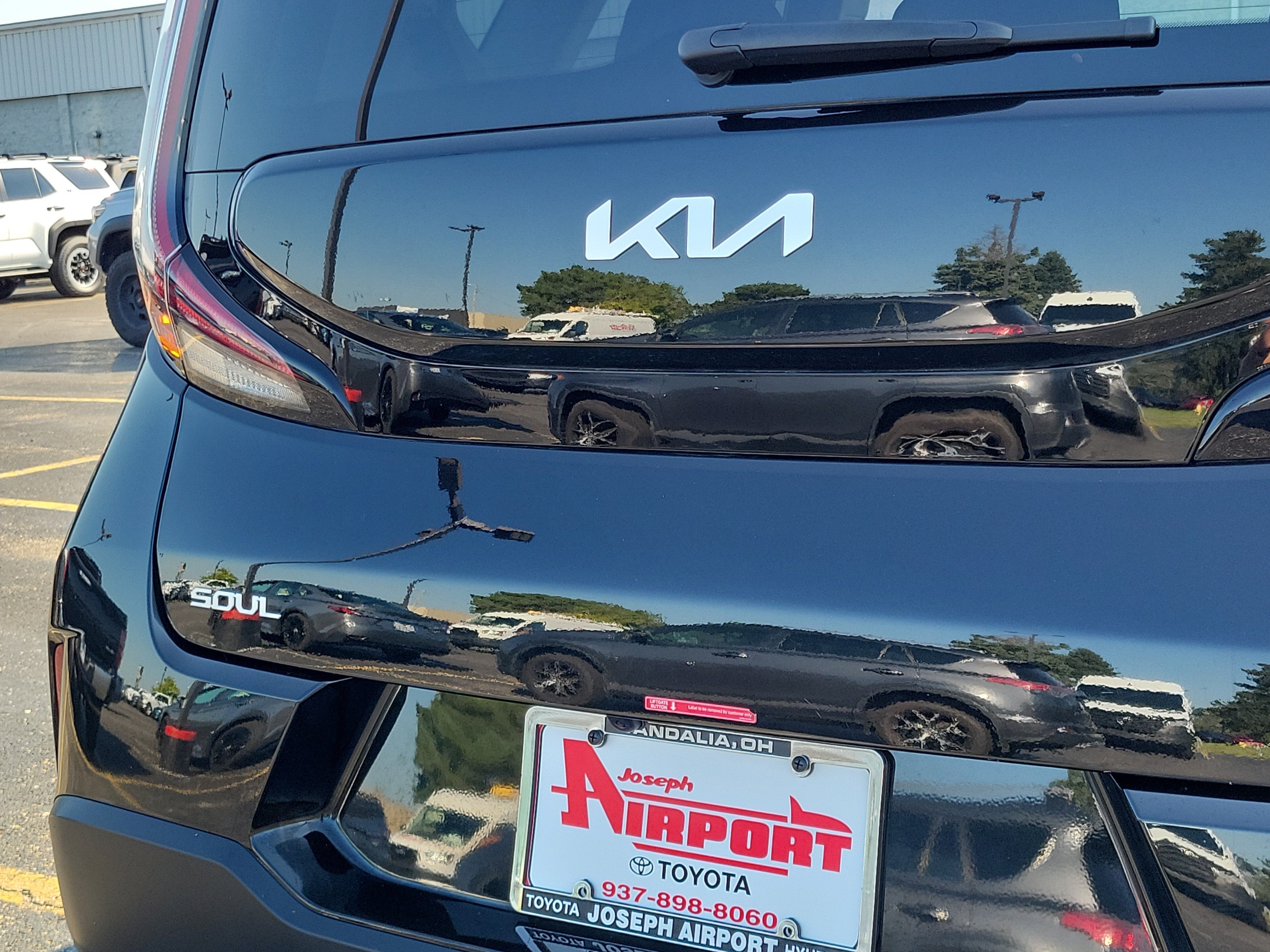 Used 2025 Kia Soul LX FWD image 7