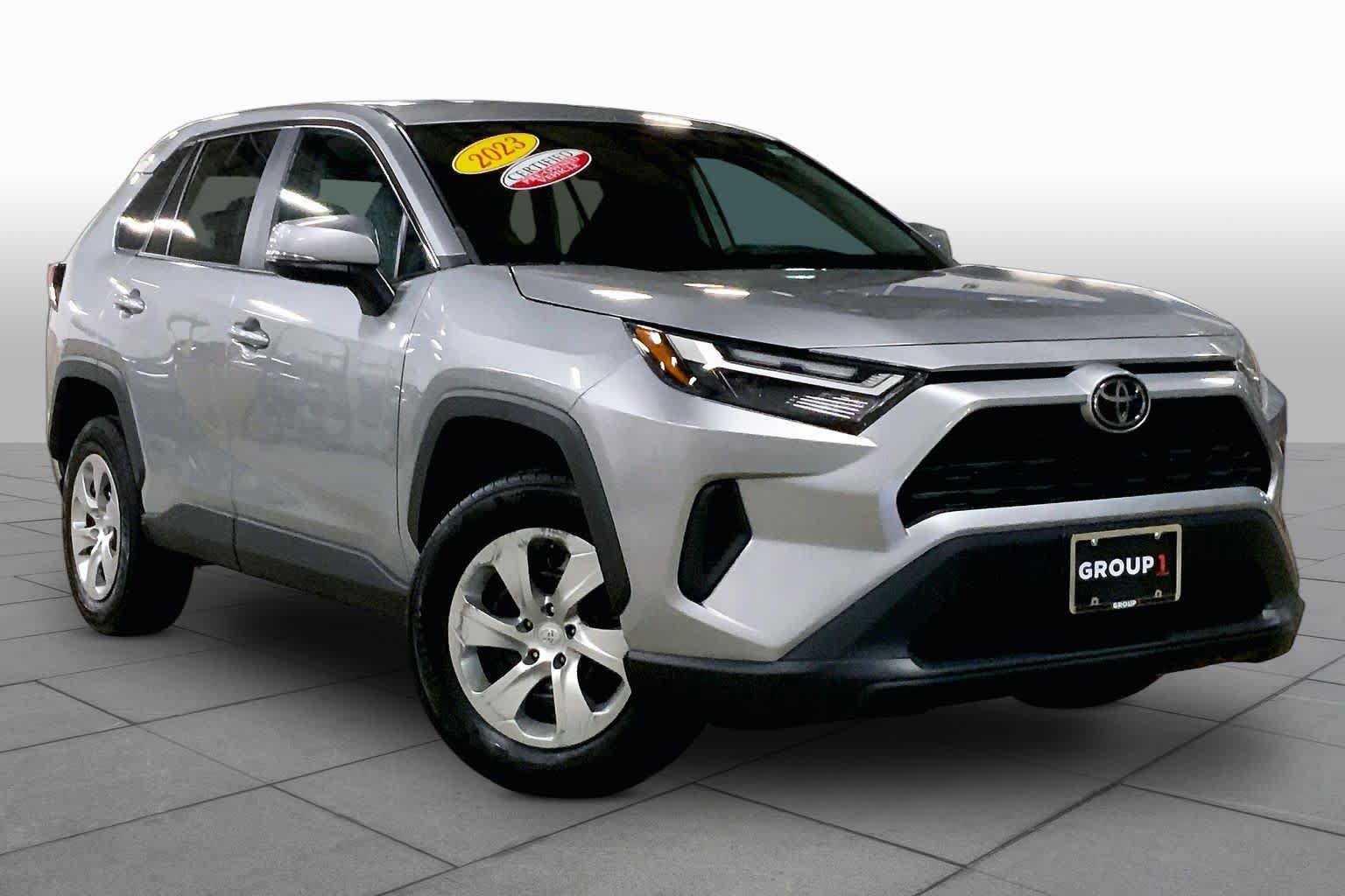 Used 2023 Toyota RAV4 LE AWD/4WD image 3