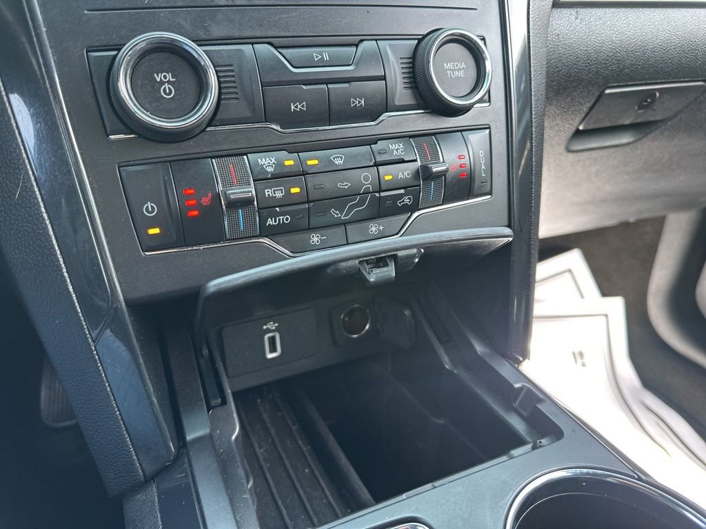 Used 2018 Ford Explorer XLT w/ Equipment Group 202A AWD/4WD image 44