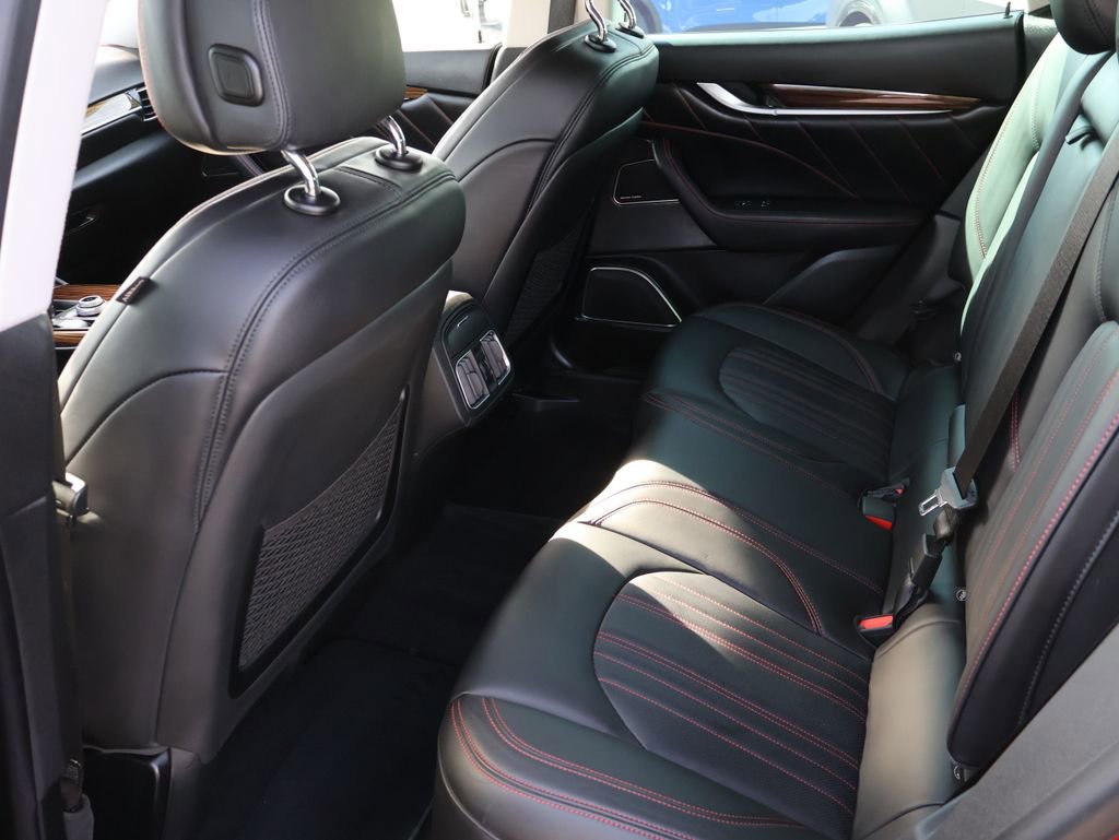 Used 2020 Maserati Levante GranLusso image 16