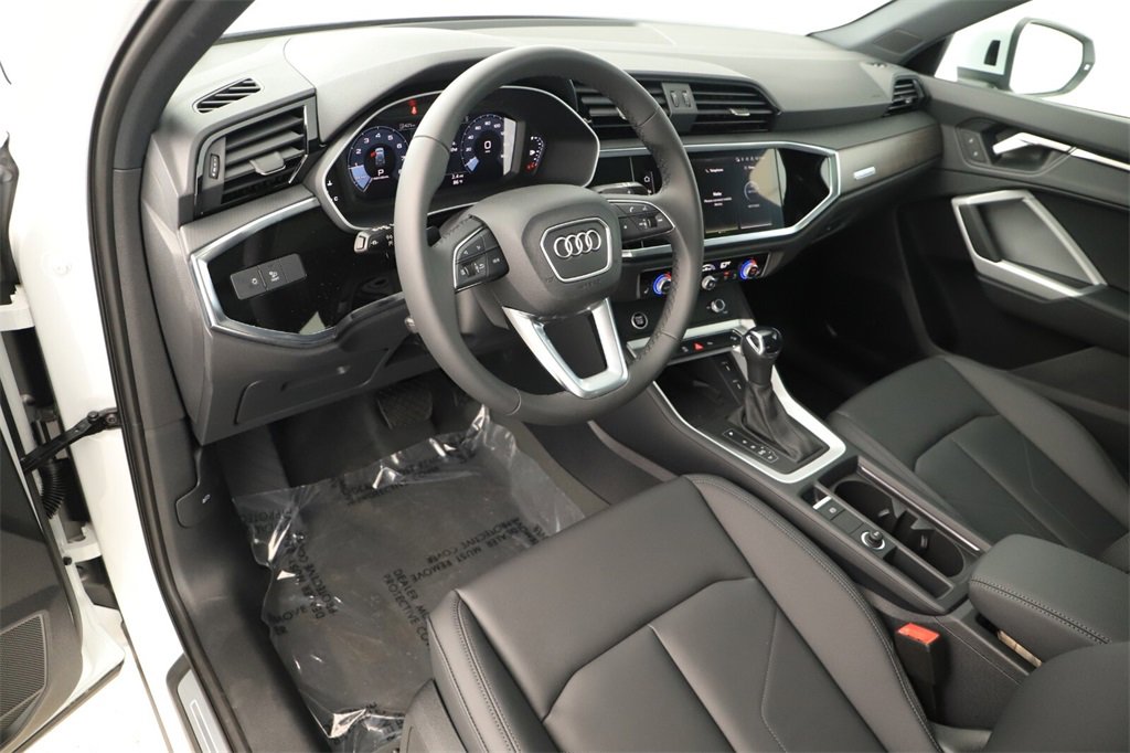 New 2025 Audi Q3 2.0T Premium image 15