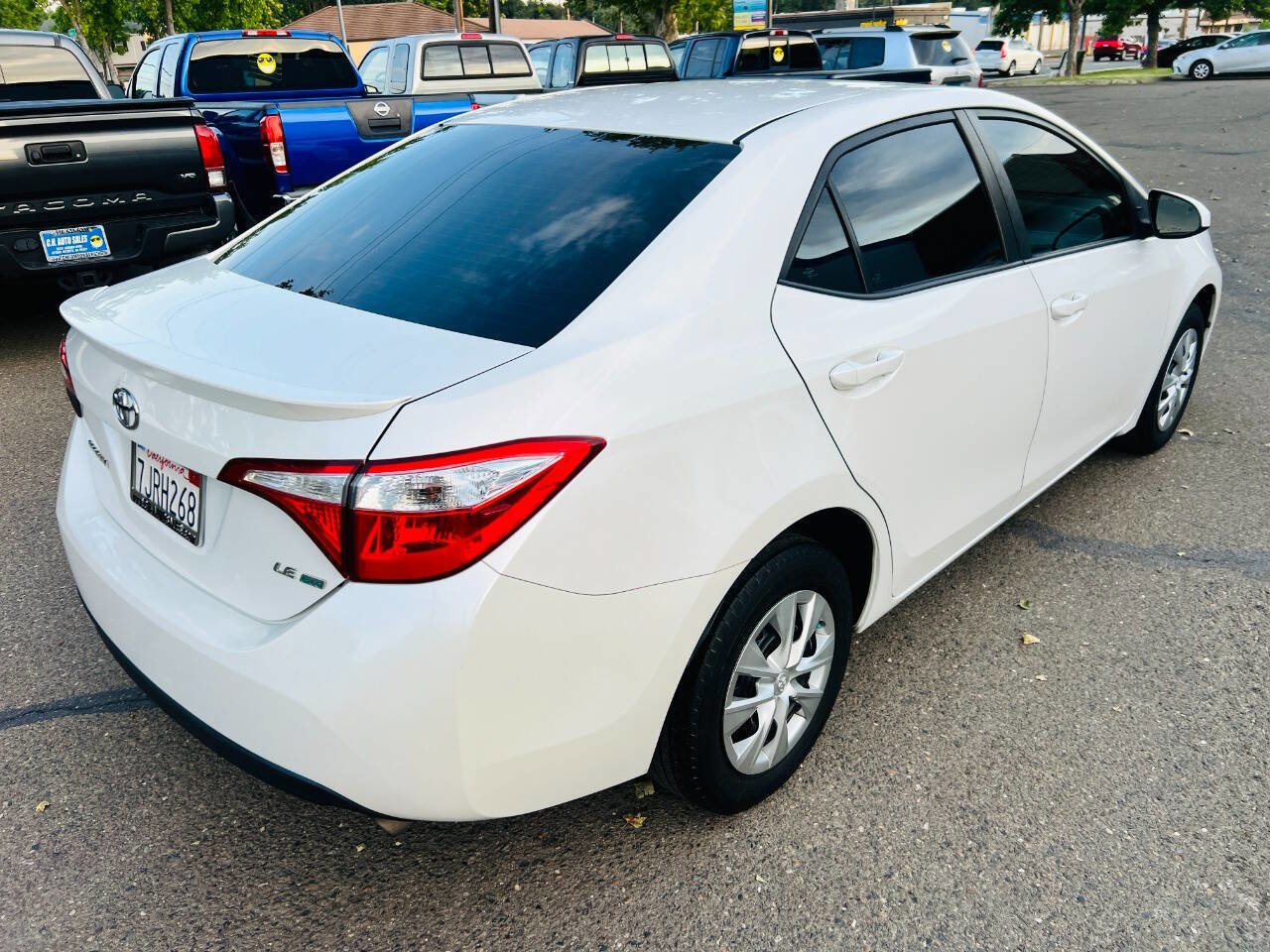 Used 2015 Toyota Corolla LE FWD image 3