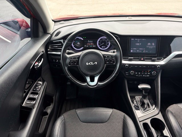 Used 2022 Kia Niro LXS FWD image 13