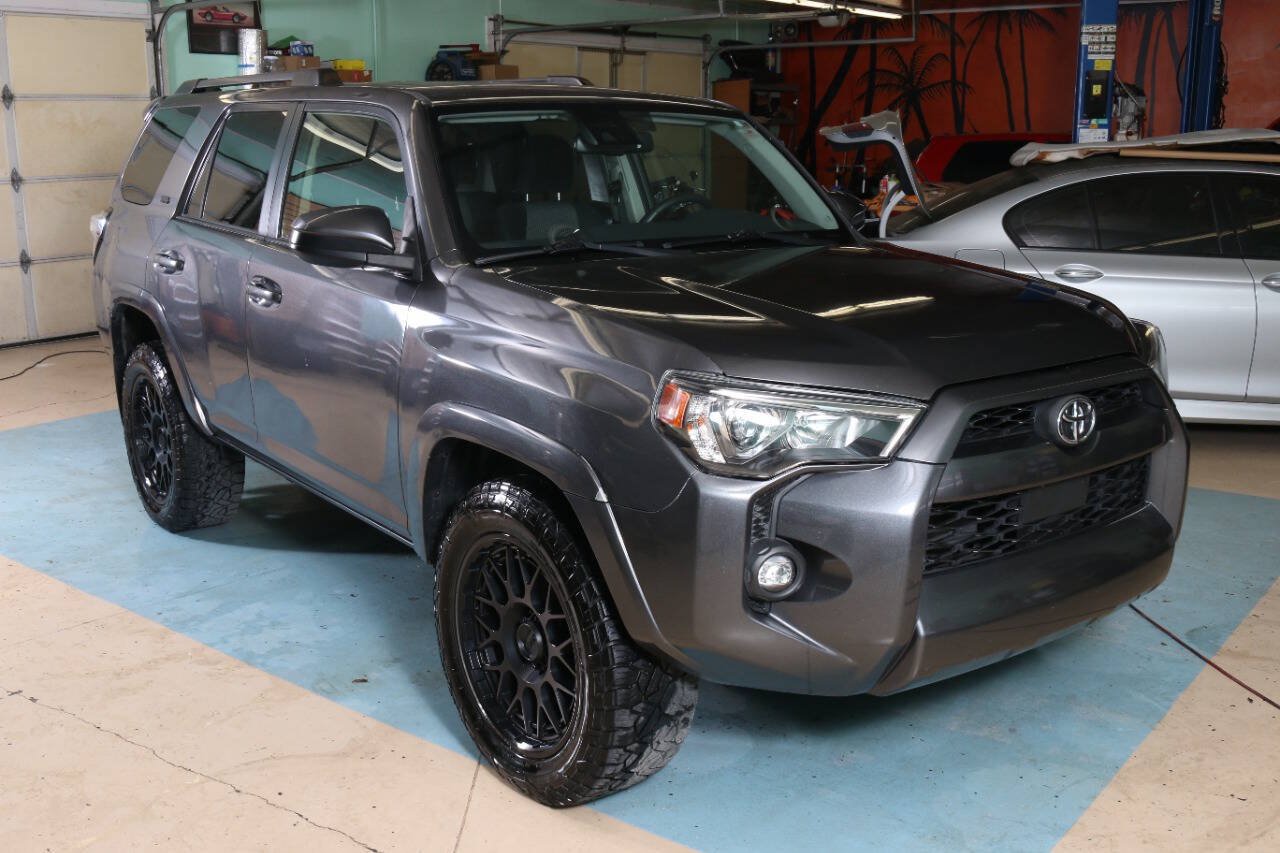 Used 2022 Toyota 4Runner SR5 RWD image 3
