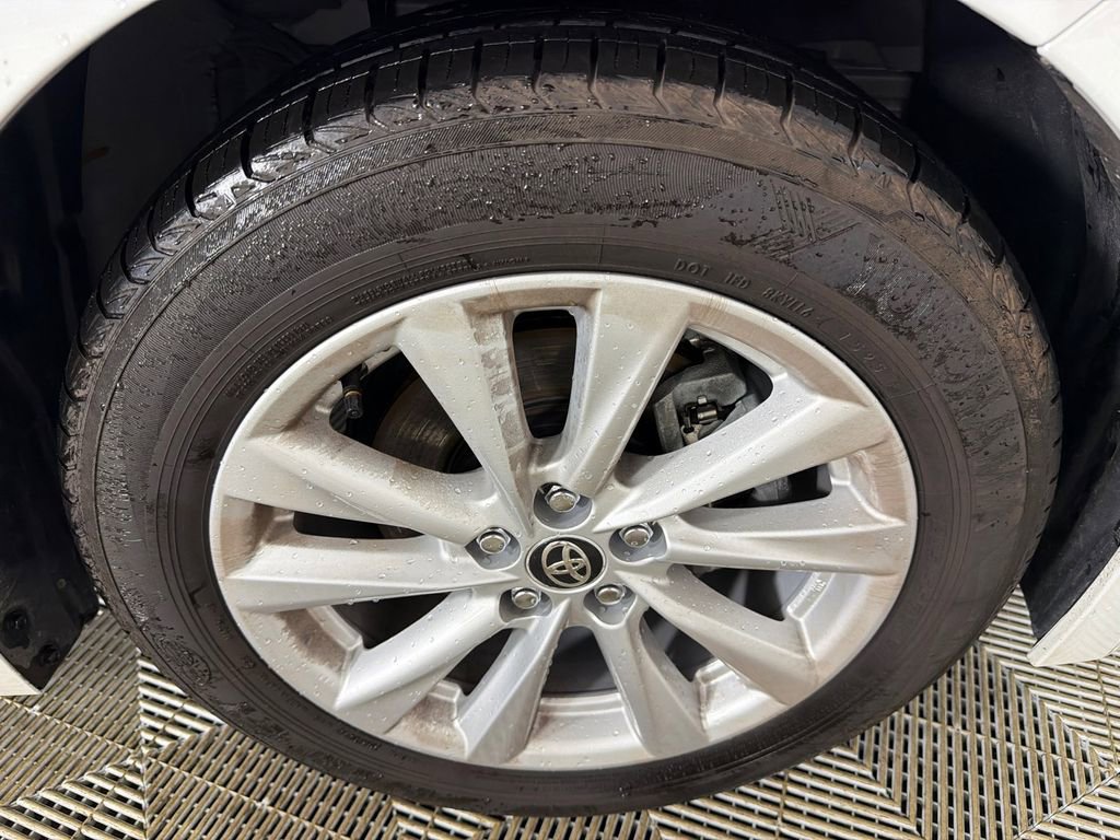 Used 2025 Toyota Corolla SE FWD image 12