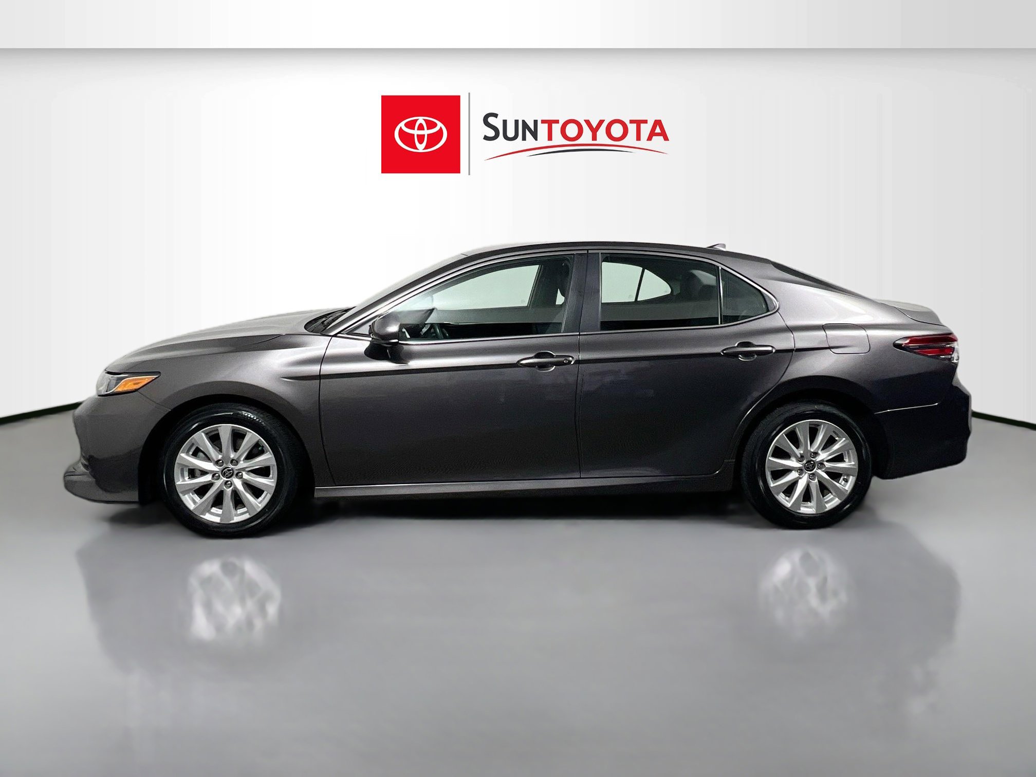 Used 2020 Toyota Camry LE image 7