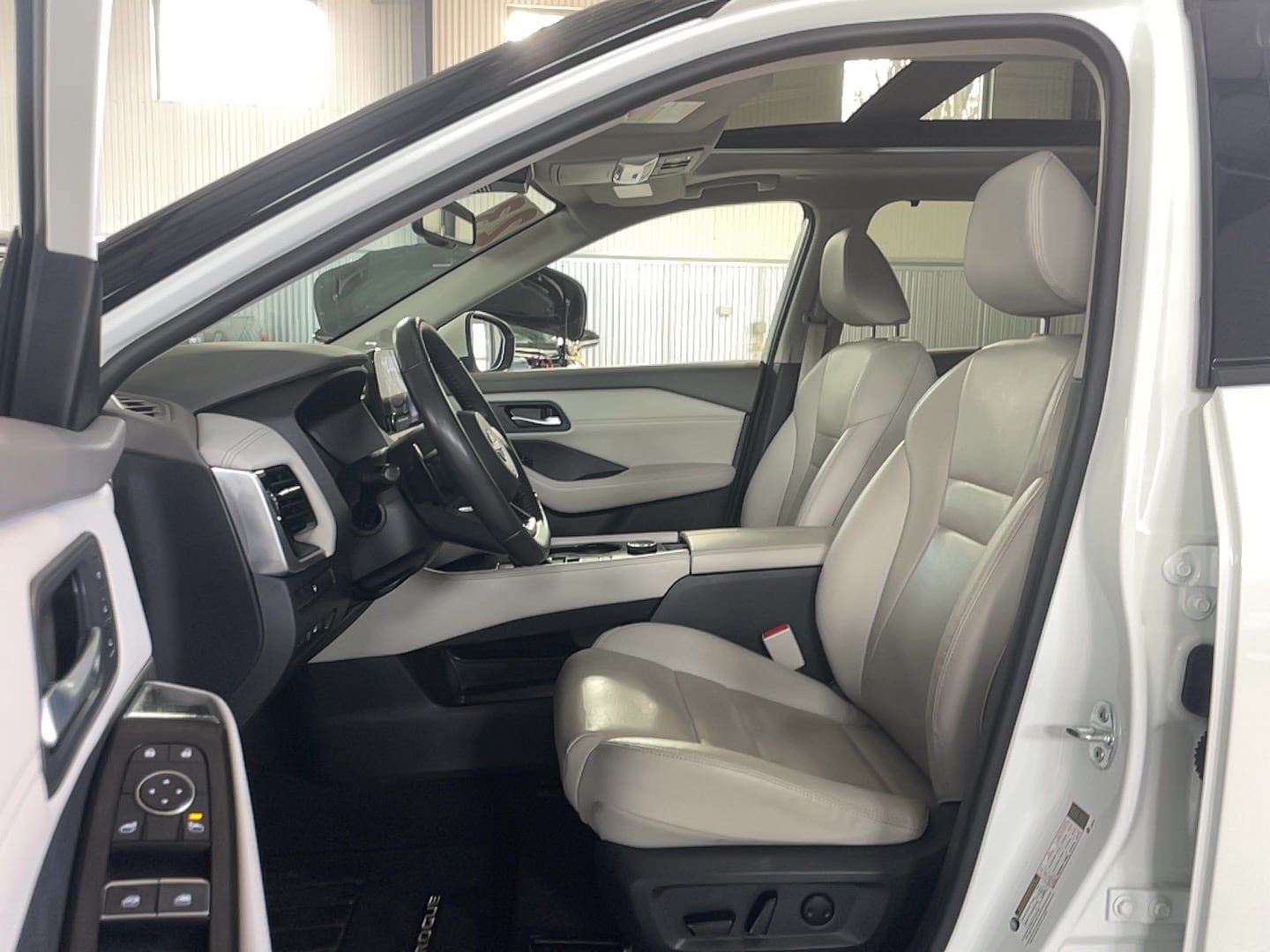Used 2023 Nissan Rogue SL w/ SL Premium Package AWD/4WD image 5