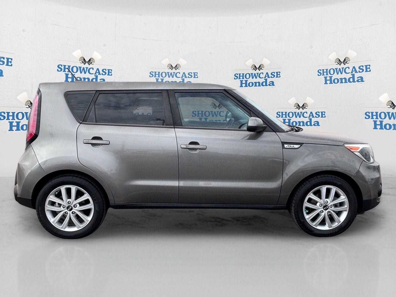 Used 2018 Kia Soul + FWD image 8