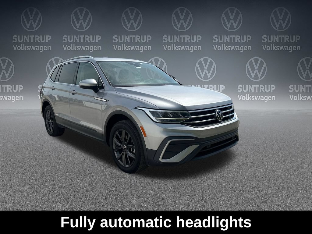 Used 2023 Volkswagen Tiguan SE w/ Panoramic Sunroof Package FWD image 17