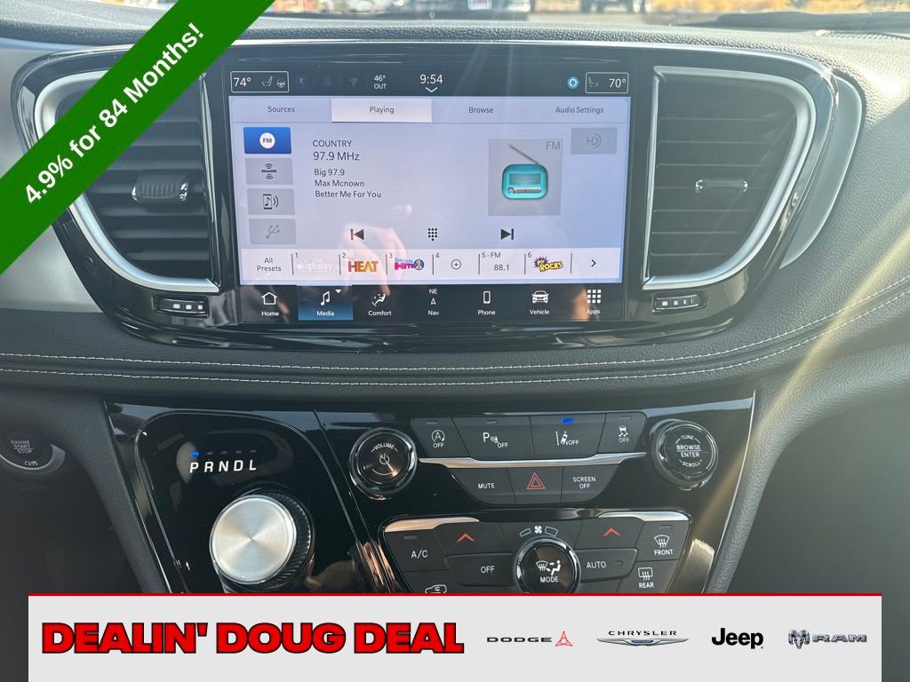 New 2026 Chrysler Pacifica Limited image 17