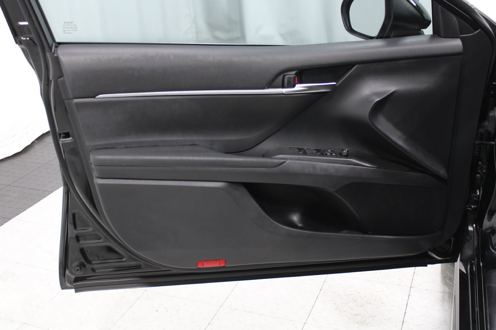 Used 2024 Toyota Camry SE FWD image 11