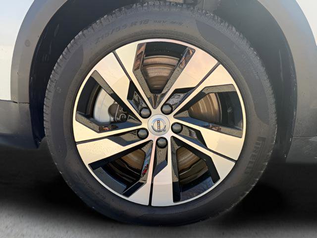 Used 2025 Volvo V60 B5 Cross Country Plus image 9