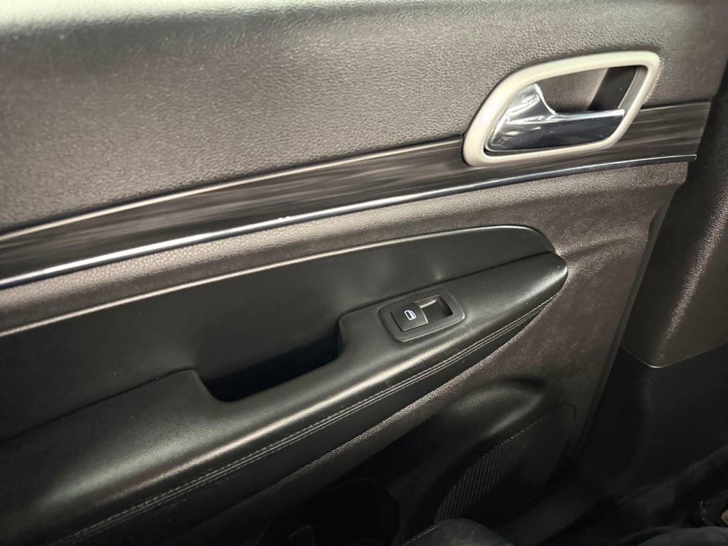 Used 2019 Jeep Grand Cherokee Limited RWD image 32