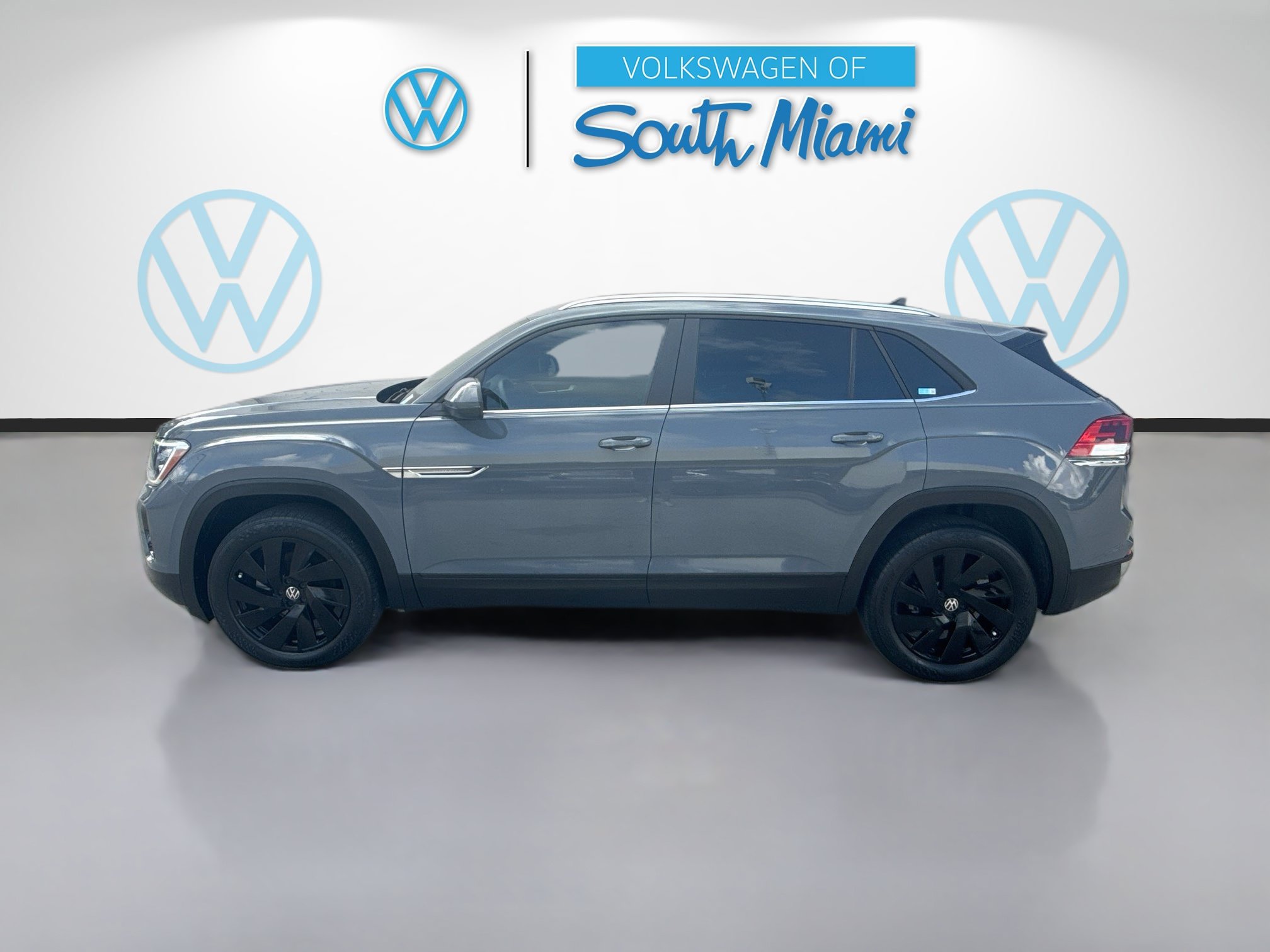 Certified 2024 Volkswagen Atlas Cross Sport SE FWD image 4
