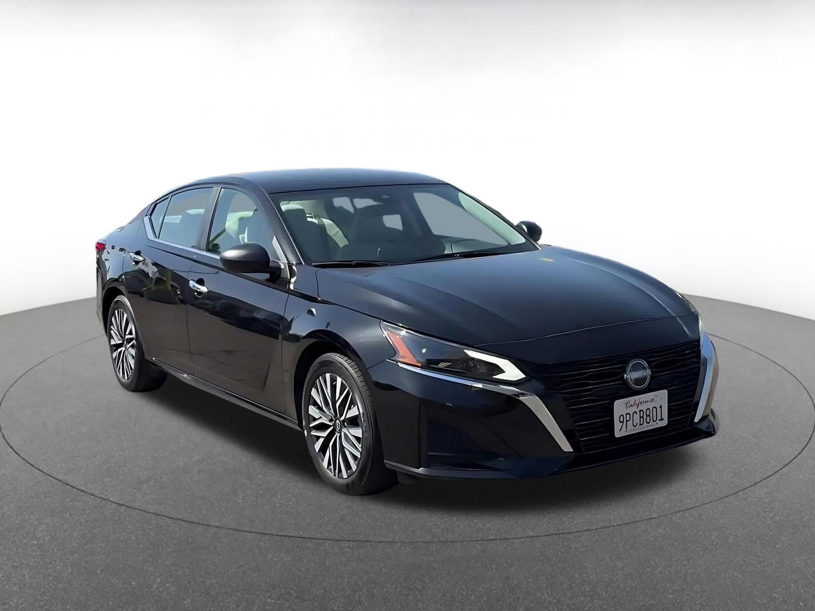 Used 2025 Nissan Altima 2.5 SV FWD image 3
