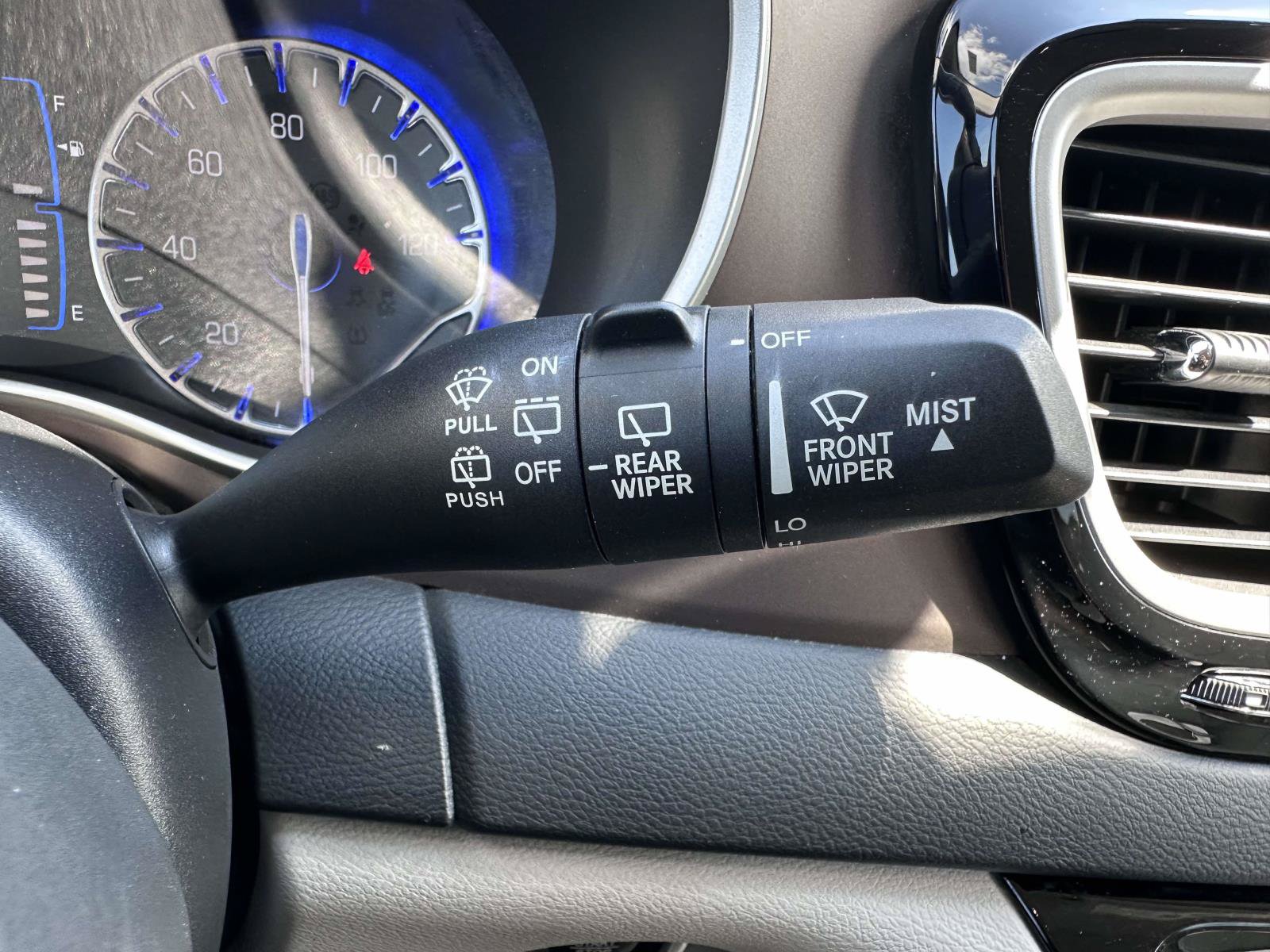 Used 2017 Chrysler Pacifica Touring-L FWD image 19