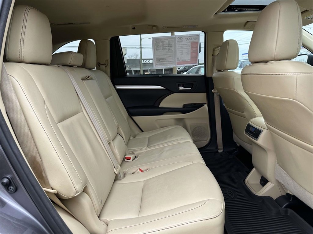 Used 2015 Toyota Highlander XLE image 13