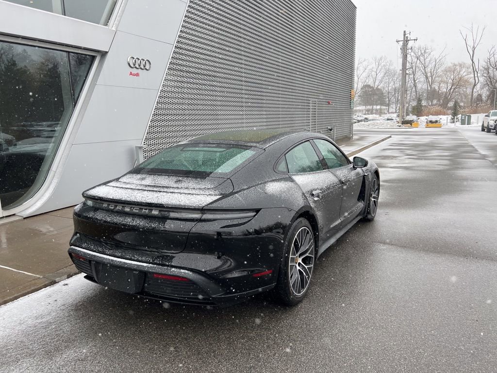 Used 2024 Porsche Taycan image 28