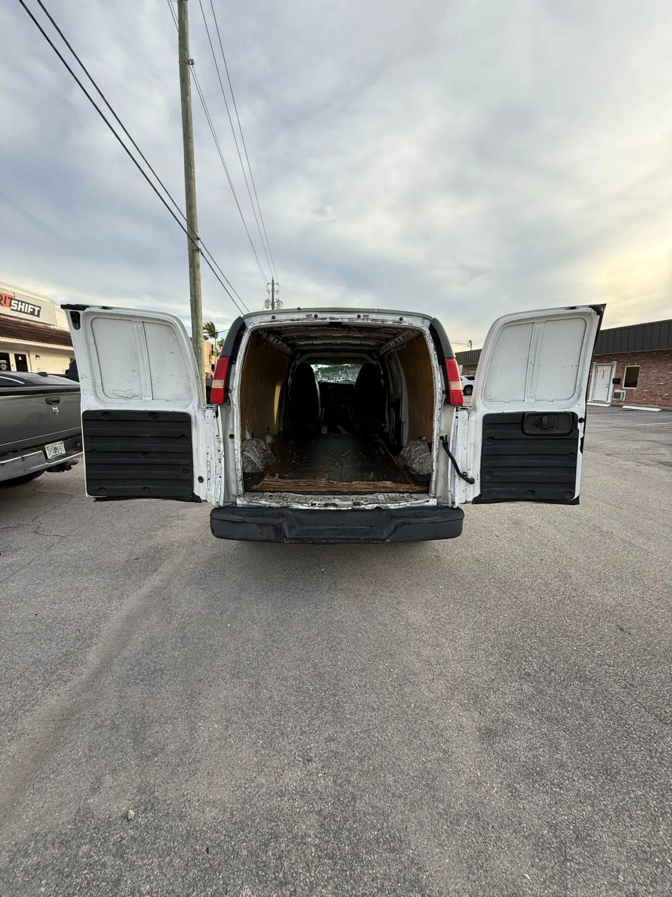 Used 2010 Chevrolet Express 2500 Extended image 12
