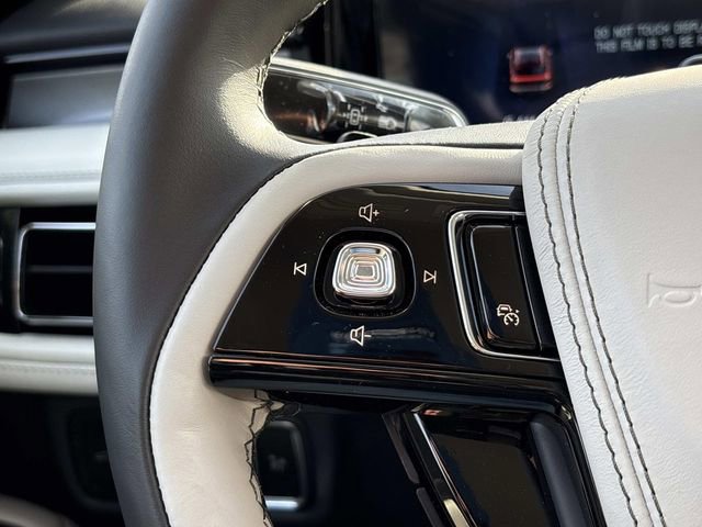 New 2026 Lincoln Aviator 2WD w/ Jet Appearance Package image 25