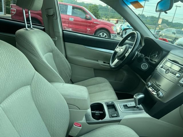 Used 2010 Subaru Outback 2.5i Premium AWD/4WD image 5