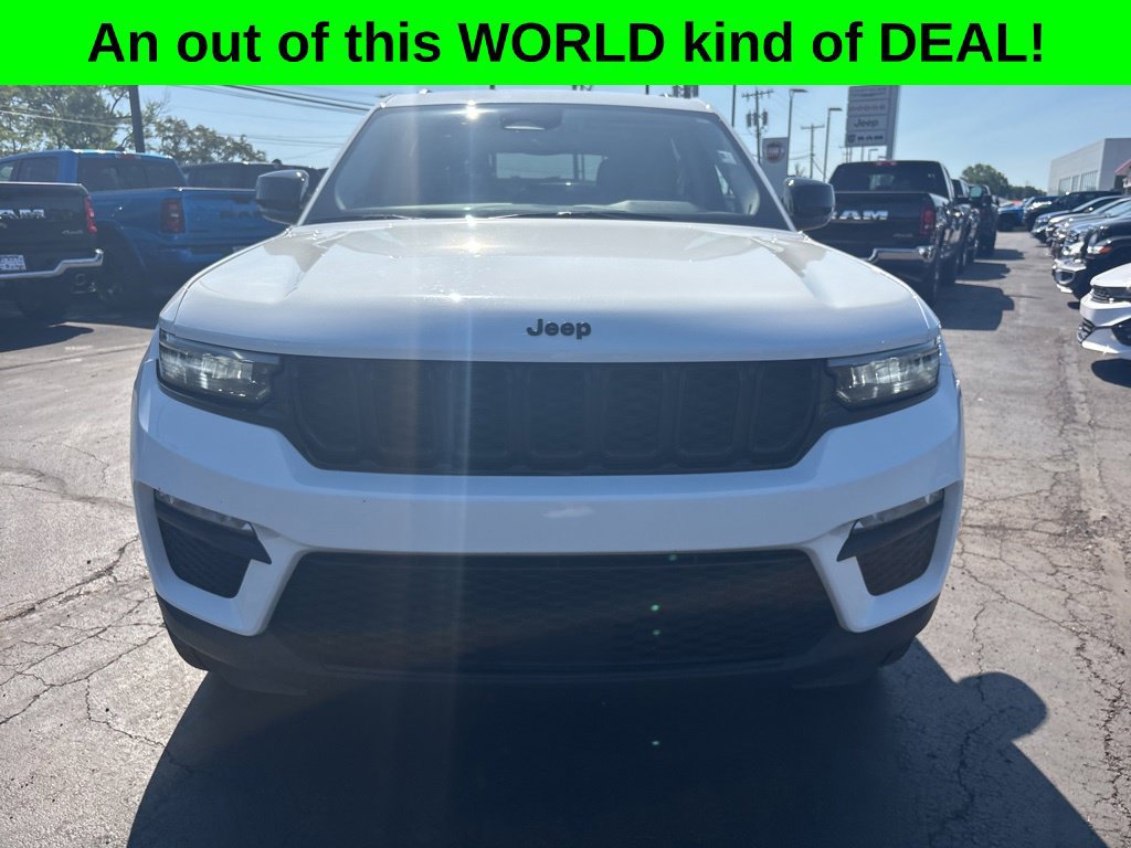 Used 2023 Jeep Grand Cherokee Limited w/ Black Appearance Package AWD/4WD image 8