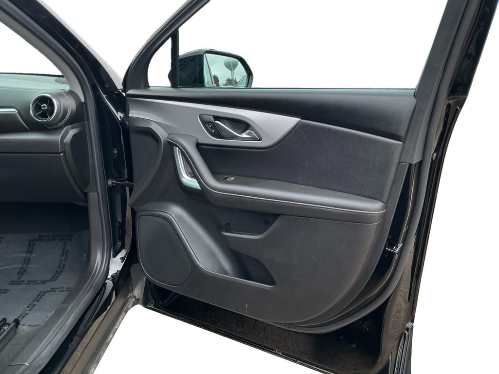 Used 2025 Chevrolet Blazer LT image 16
