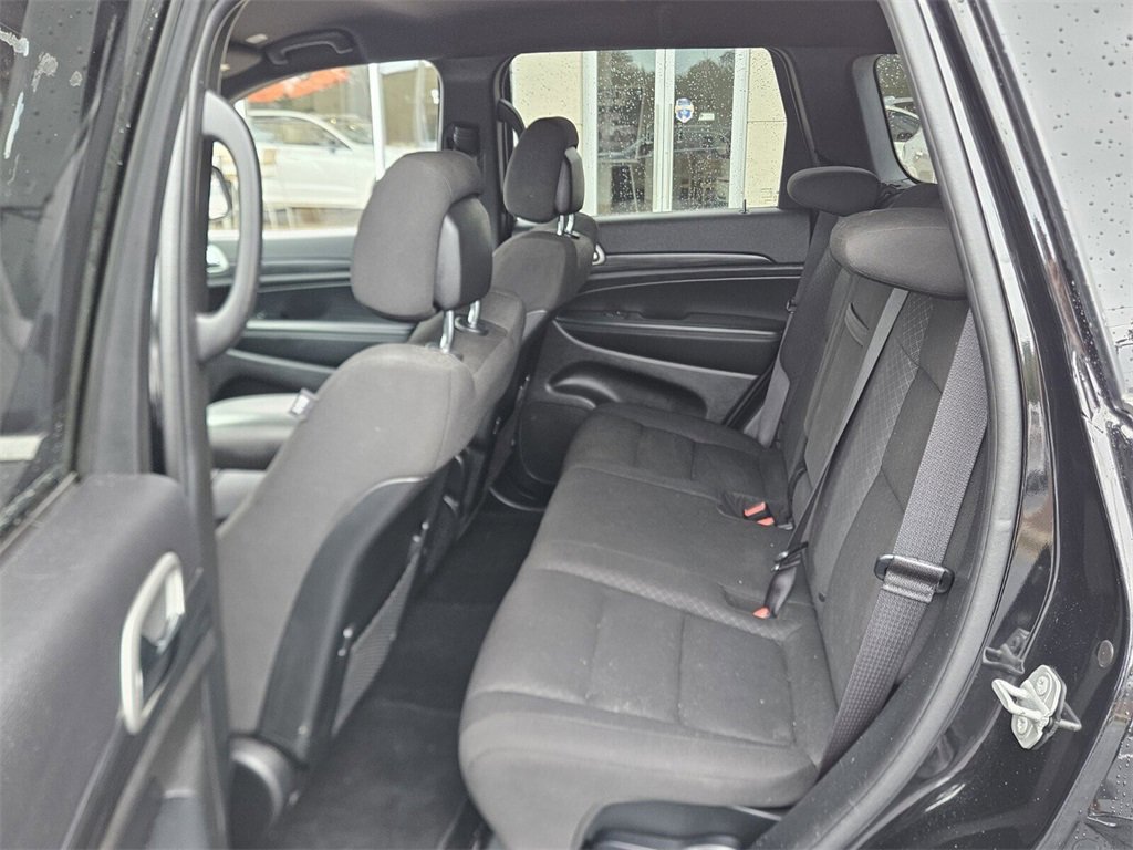 Used 2021 Jeep Grand Cherokee Laredo image 5