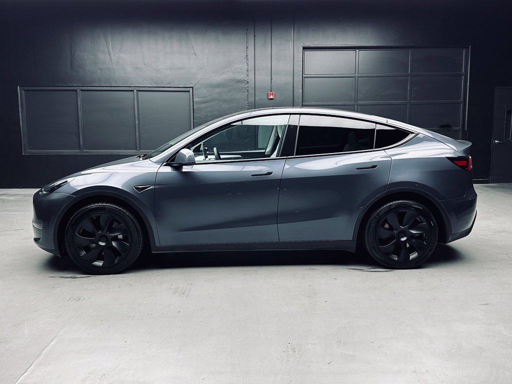 Used 2023 Tesla Model Y Long Range AWD/4WD image 3