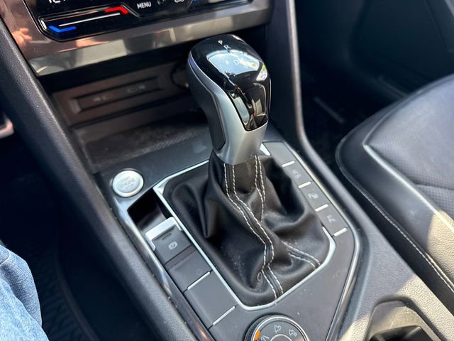 Used 2022 Volkswagen Tiguan SEL R-Line AWD/4WD image 35