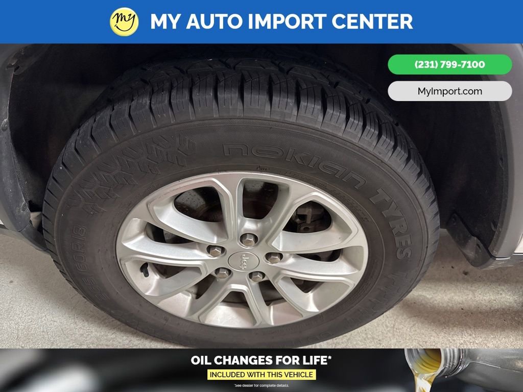 Used 2021 Jeep Grand Cherokee Laredo image 9